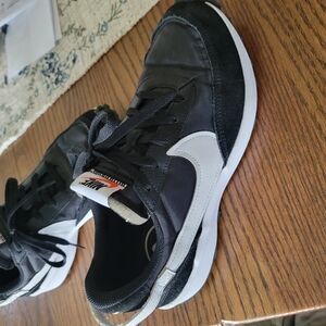 Nike Womens Black and White Waffle Debut.